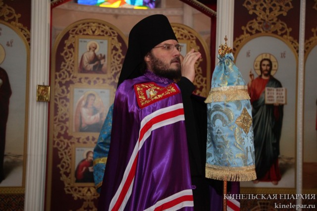 Божественная Литургия в Кафедральном Соборе Кинеля владыки Софрония в праздник введения во Храм Пресвятой Богородицы